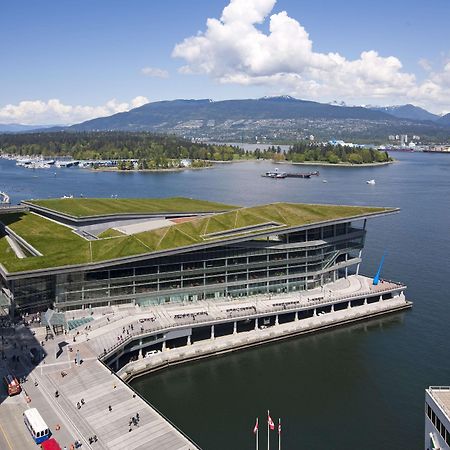 Fairmont Waterfront Otel Vancouver Dış mekan fotoğraf The Canada Place building, the main terminal of the airport