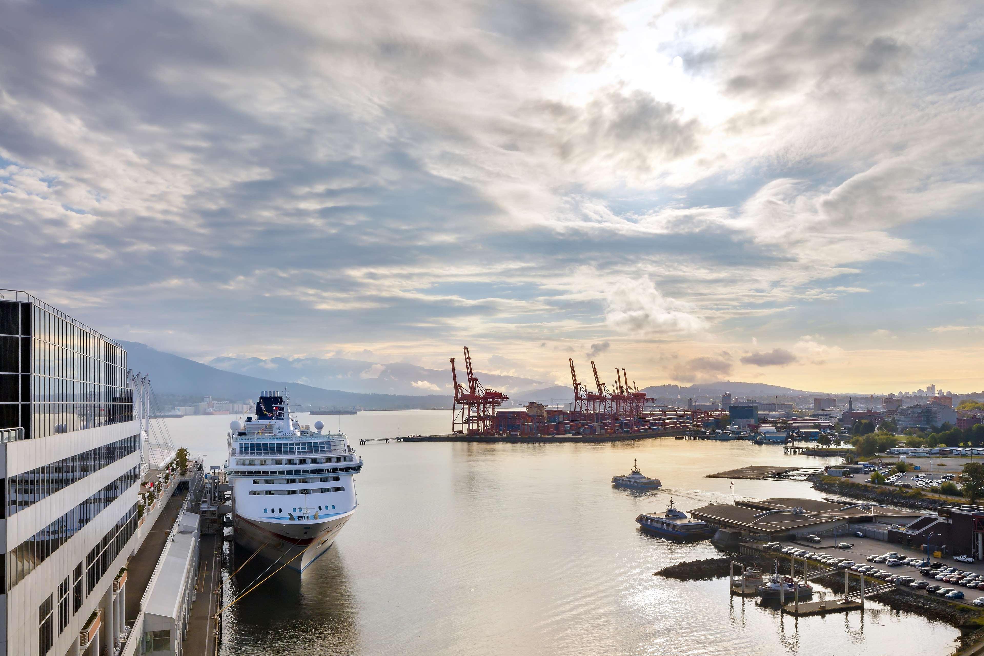 Fairmont Waterfront Otel Vancouver Dış mekan fotoğraf Port of Vancouver