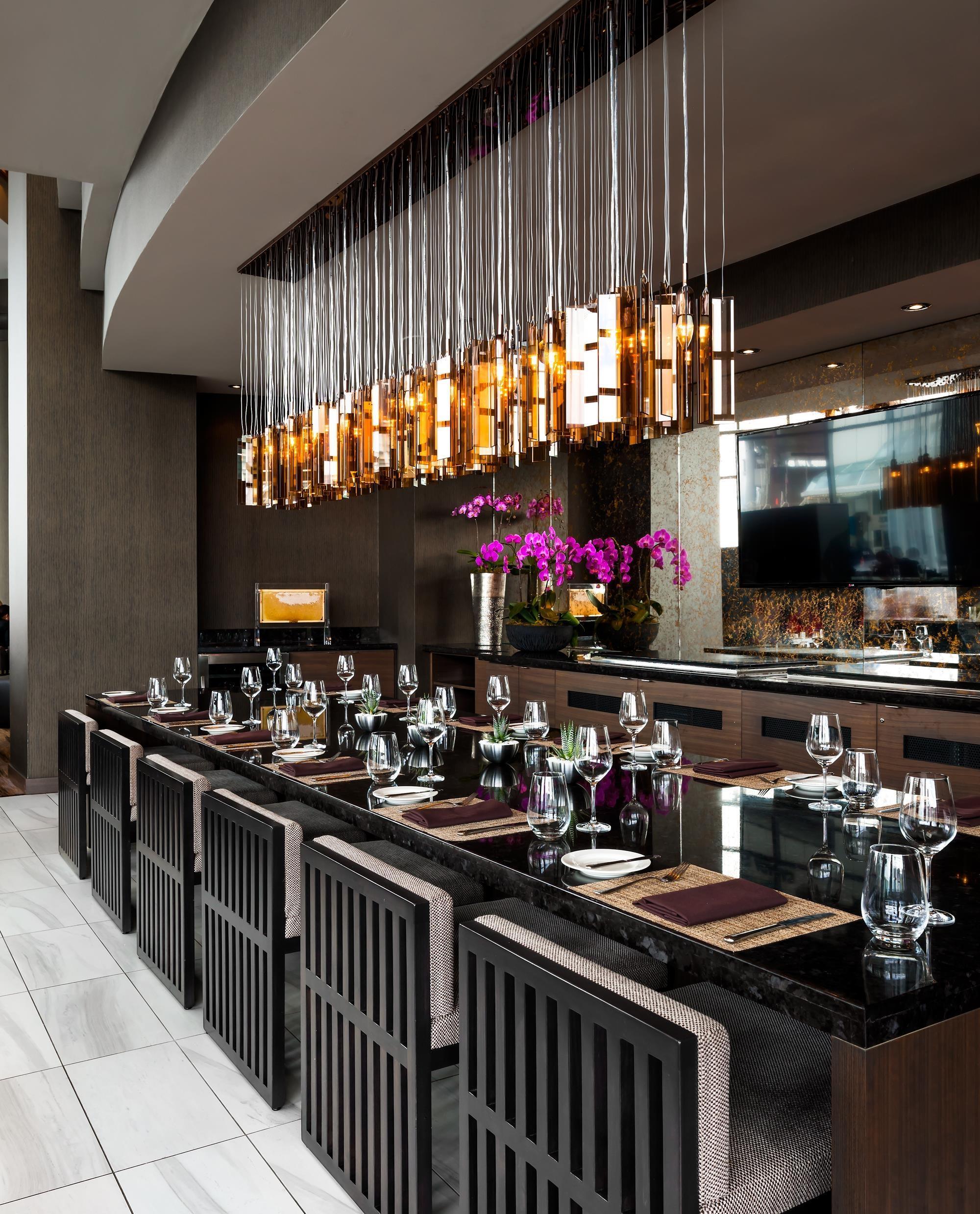Fairmont Waterfront Otel Vancouver Dış mekan fotoğraf The Chef's Table at the Ritz-Carlton, Boston