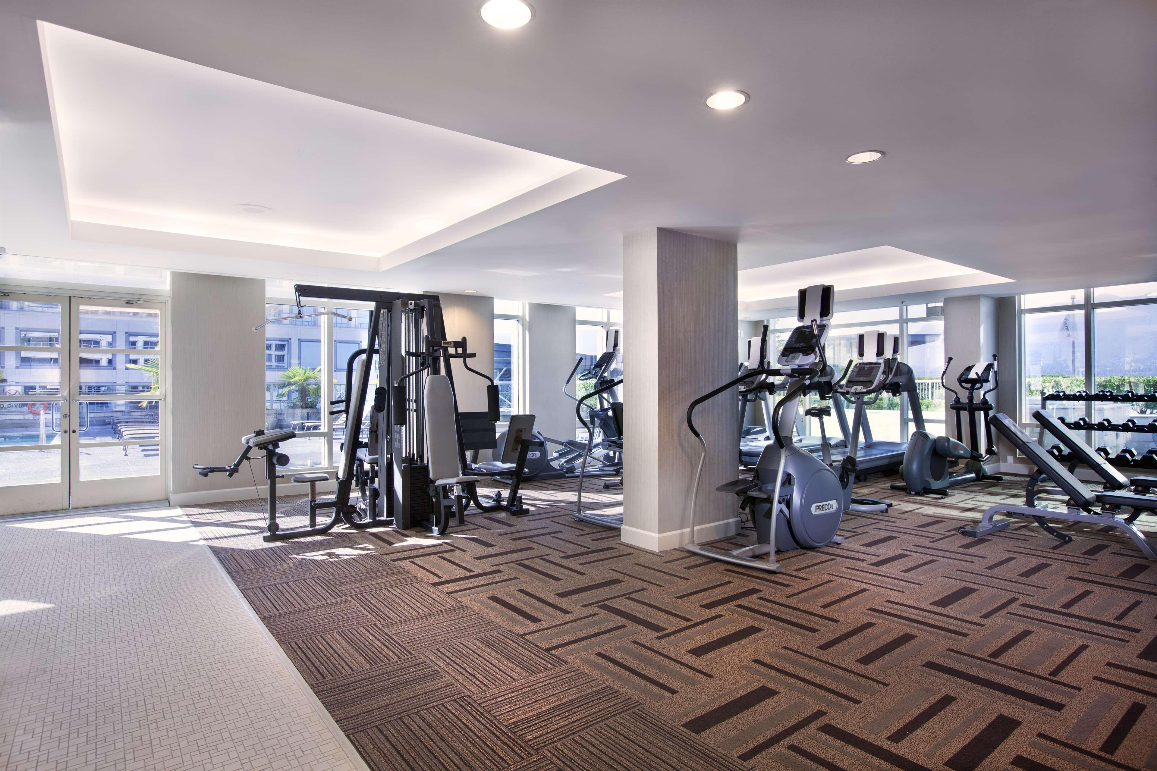 Fairmont Waterfront Otel Vancouver Dış mekan fotoğraf The gym at the 1001 Olympic