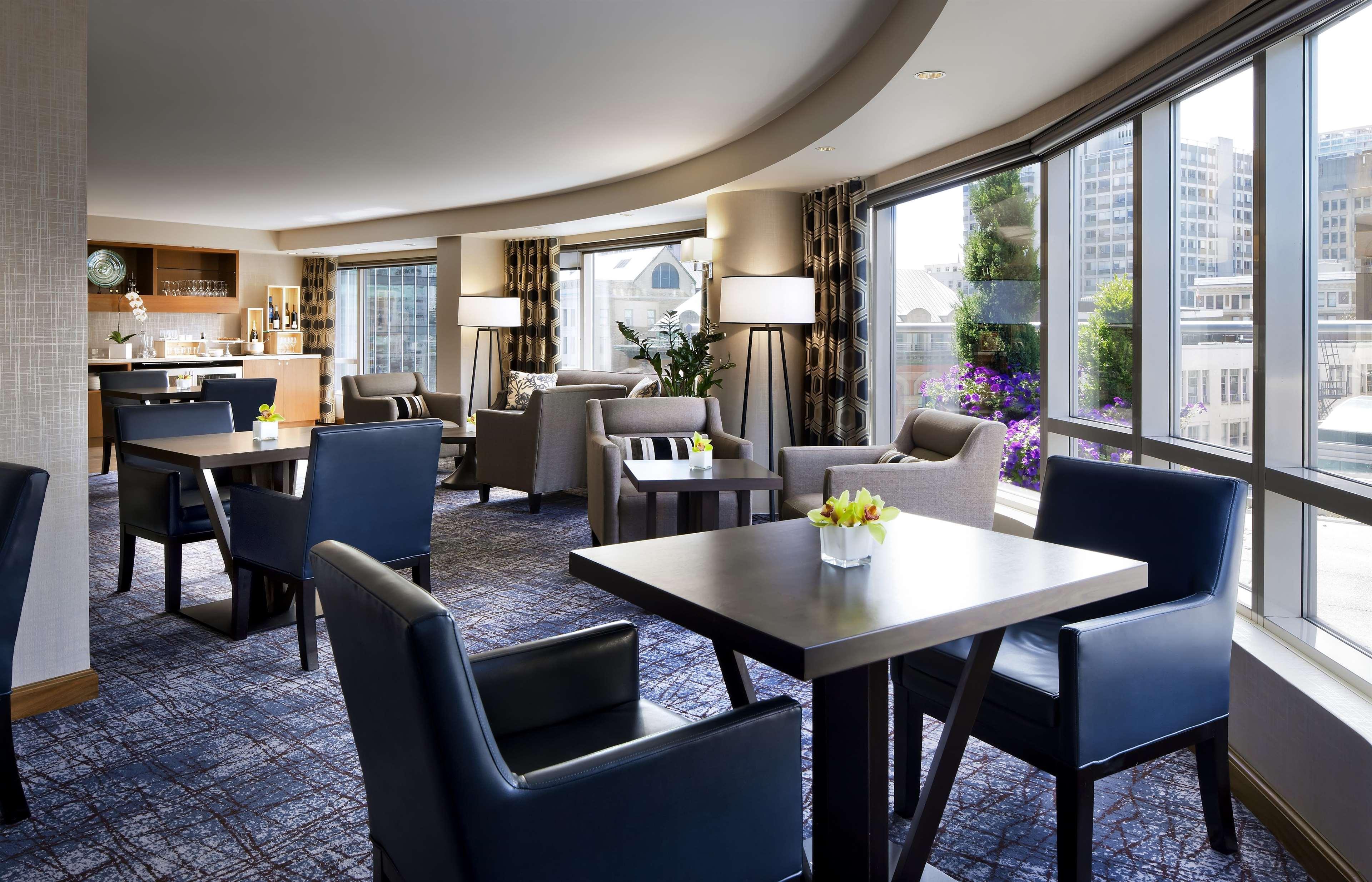 Fairmont Waterfront Otel Vancouver Dış mekan fotoğraf Club Lounge at the Westin Palace, Madrid