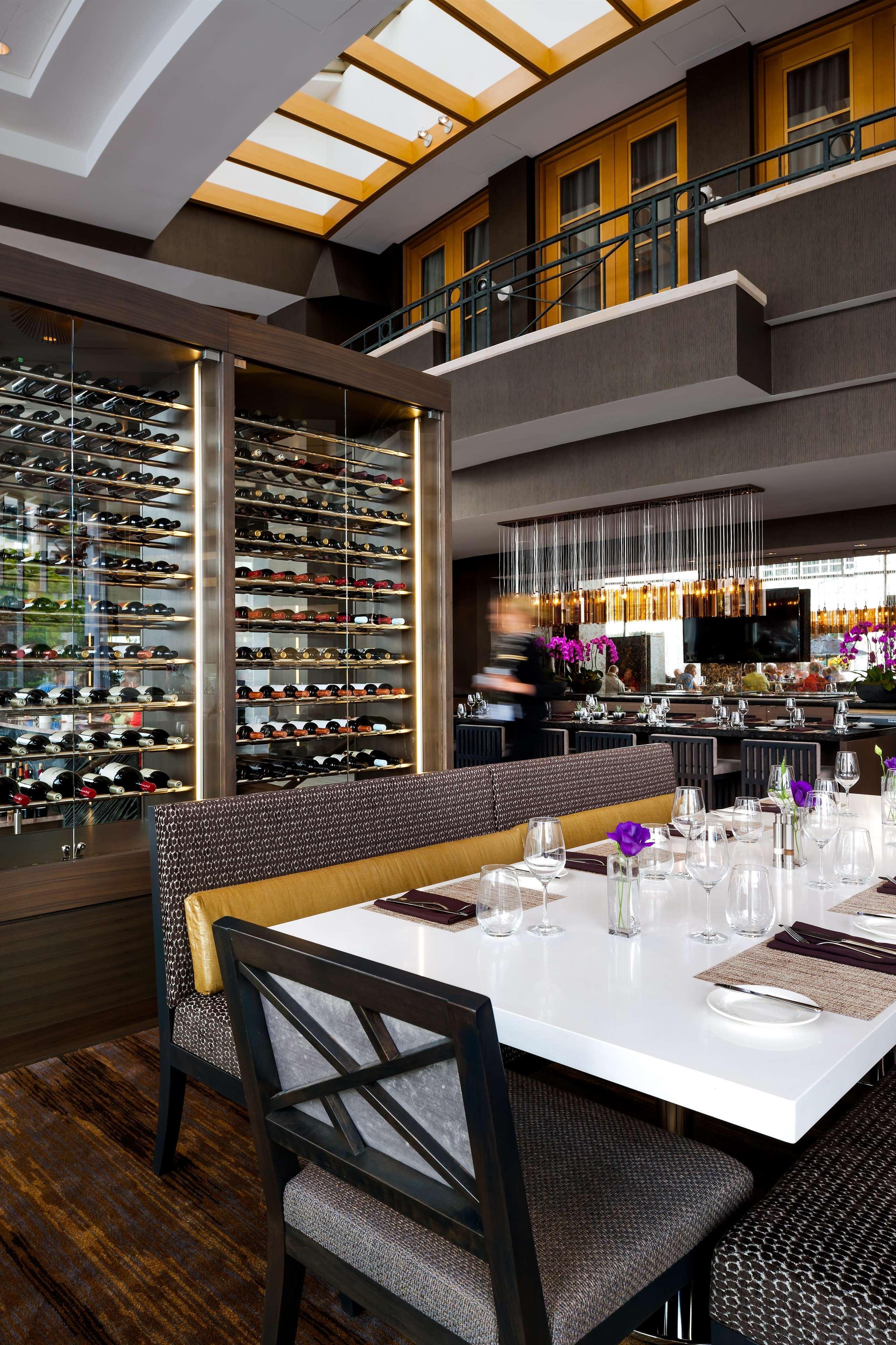 Fairmont Waterfront Otel Vancouver Dış mekan fotoğraf The interior of the restaurant
