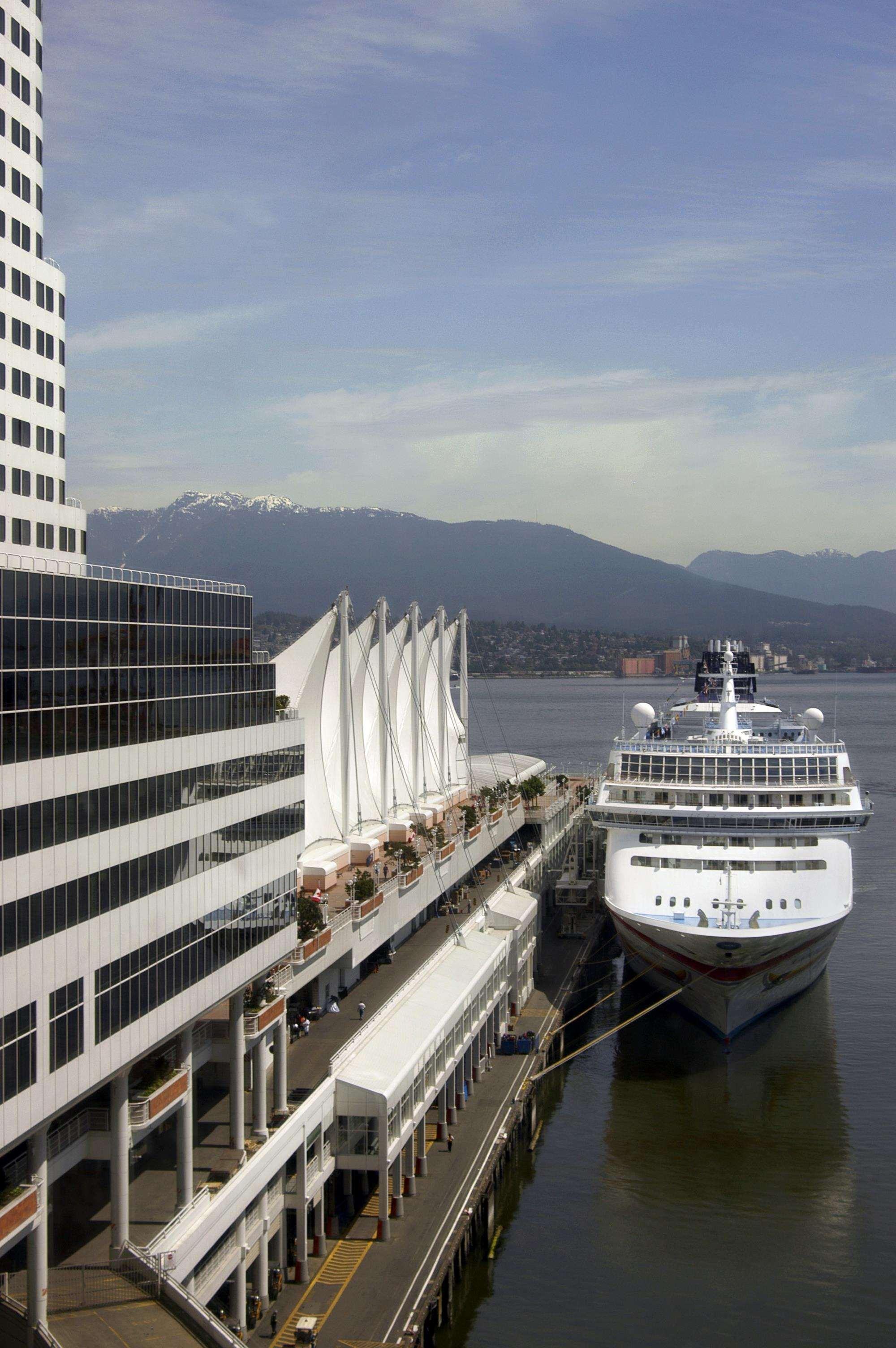 Fairmont Waterfront Otel Vancouver Dış mekan fotoğraf The Vancouver Convention Centre