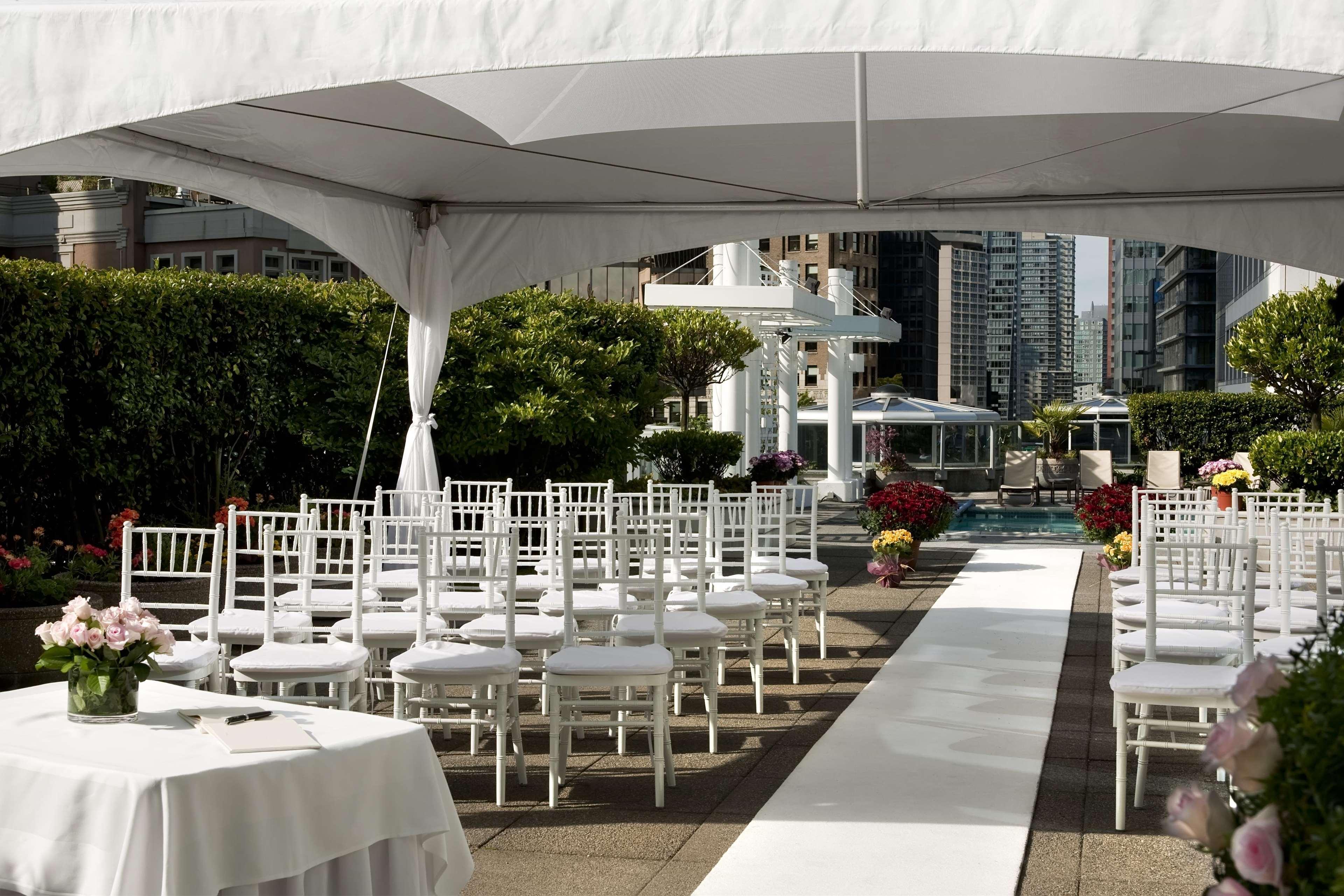 Fairmont Waterfront Otel Vancouver Dış mekan fotoğraf The rooftop garden