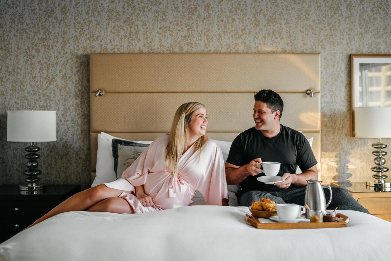 Fairmont Waterfront Otel Vancouver Dış mekan fotoğraf A couple enjoying room service at the Four Seasons Hotel