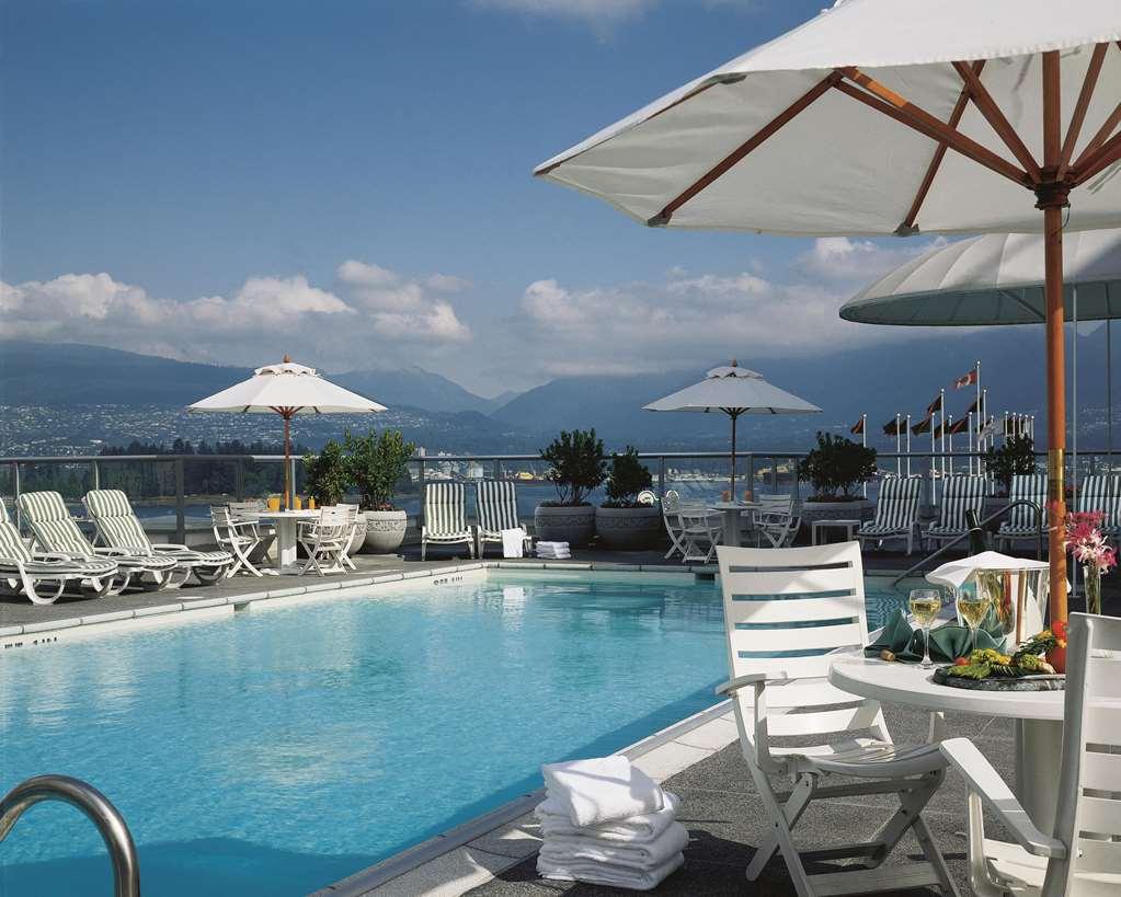 Fairmont Waterfront Otel Vancouver Konforlar fotoğraf The pool at the Hotel Alexandra